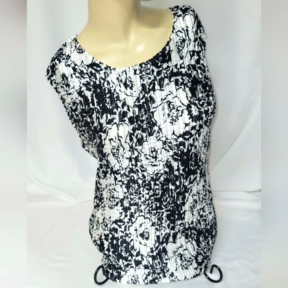 ⚘️ George "Ruffled" Top - Picture 1 of 11